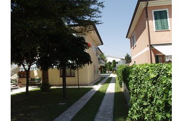 Italia Privát Eraclea, Exterior